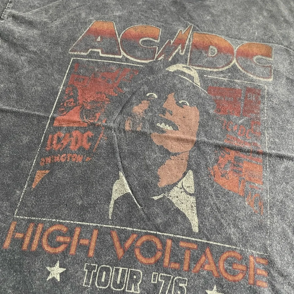 AC/DC Mens XL graphic acid wash tee shirt MENS NEW NWT ‘75 voltage tour shirt - Picture 3 of 6